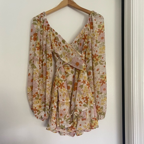 NWOT Bella Floral Romper - Picture 2 of 5